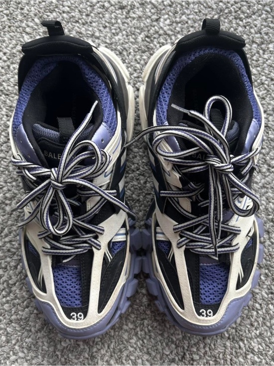 Balenciaga Shoes - Balenciaga Black Interior Label Sneaker Detail
